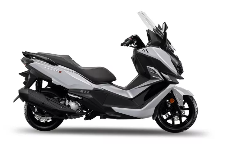 максик белый