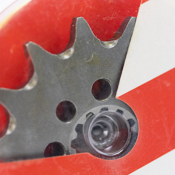 Звезда ведущая 520 14T X-TECH NC250/NC450 с самоочисткой